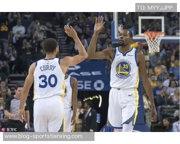 芬奇称赞迪林厄姆与里德默契配合突破篮下表现出色